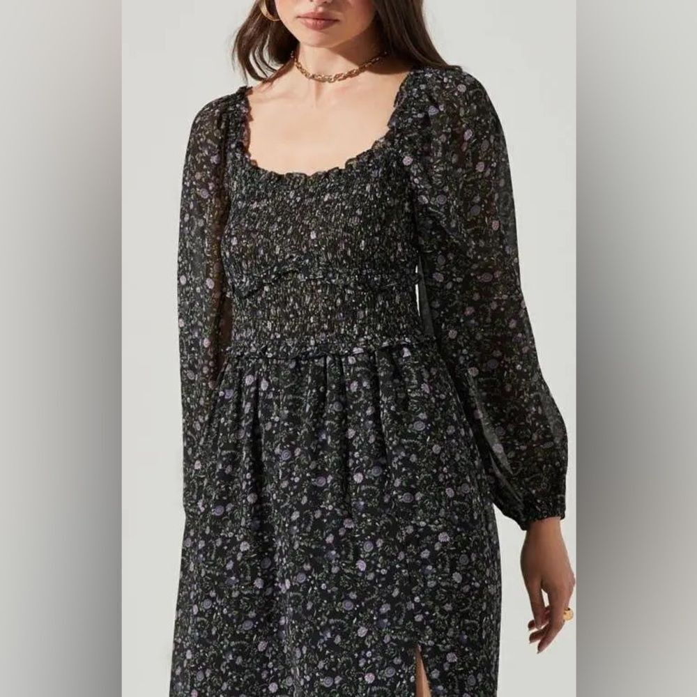 ASTR The Label Women's Floral Smocked Midi Dress Black Purple Size M - Picture 4 of 9